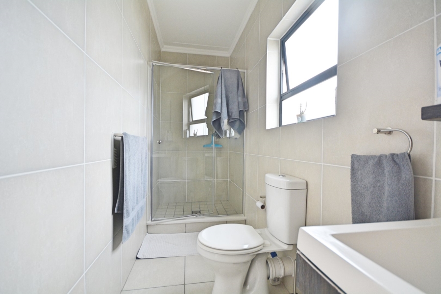 To Let 1 Bedroom Property for Rent in Sandown Western Cape